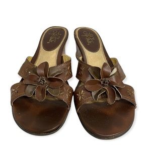 Brown life stride wedge sandals with flower